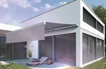markisen-werneck-kaufen Graue Kassettenmarkise für die Terrasse